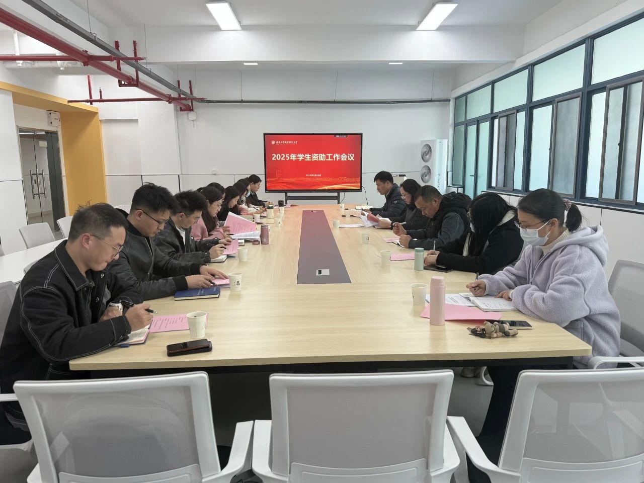 会议场景.jpg 会议场景.jpg